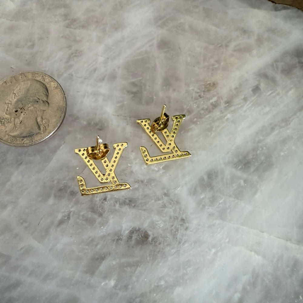 classic LV-style monogram design earrings - Picture 4 of 4